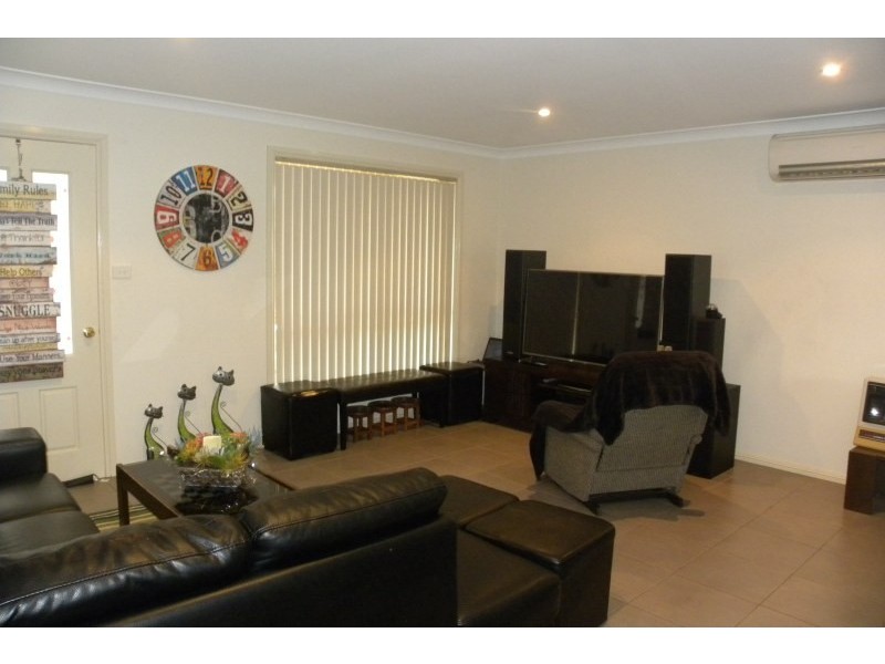 2/37 Spring Street, Young NSW 2594