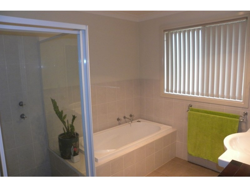 2/37 Spring Street, Young NSW 2594