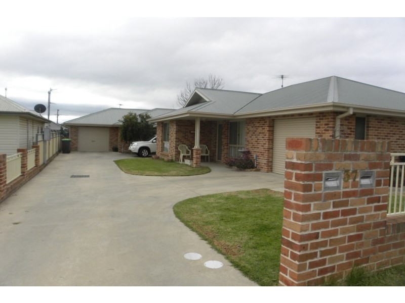 2/37 Spring Street, Young NSW 2594