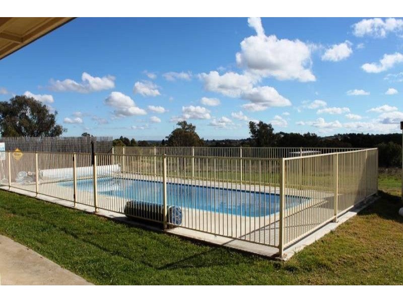 31 Commons Road, Young NSW 2594