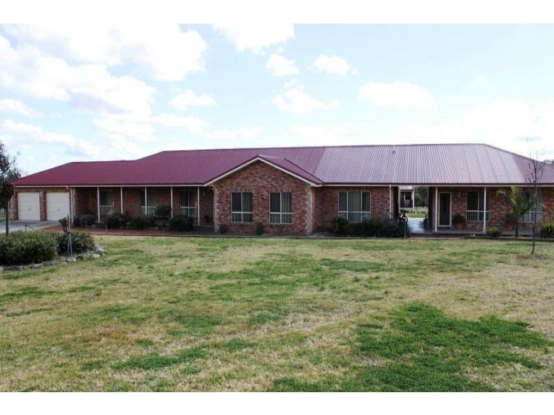 31 Commons Road, Young NSW 2594