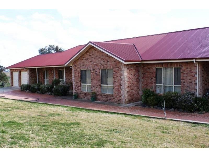 31 Commons Road, Young NSW 2594
