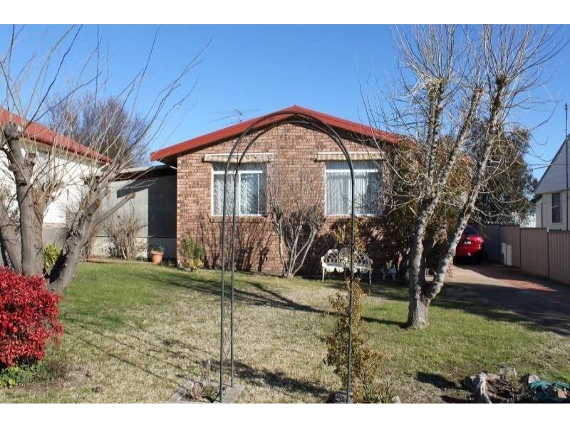 92 Binalong Street, Harden NSW 2587