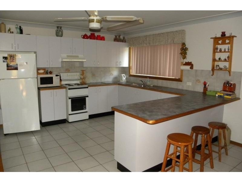 1/32 Pineview Circuit, Young NSW 2594