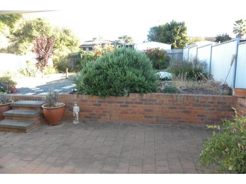 1/32 Pineview Circuit, Young NSW 2594