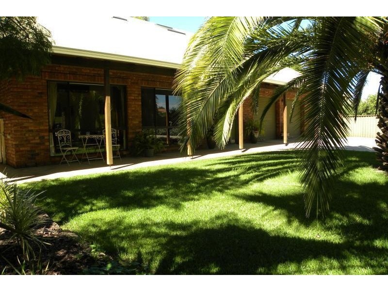 9 Mcnarry Place, Young NSW 2594