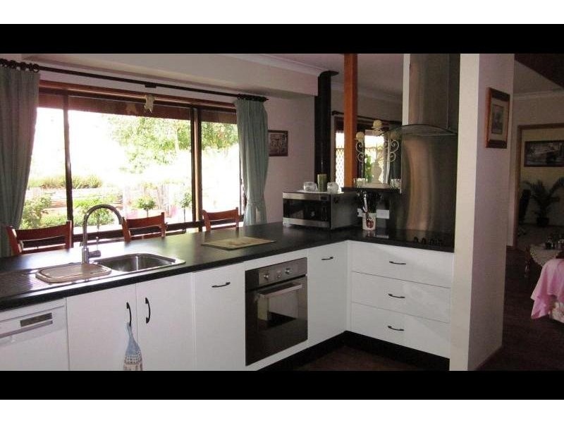 9 Mcnarry Place, Young NSW 2594