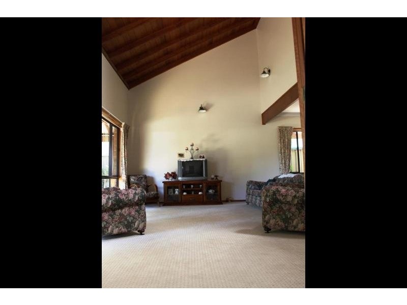 9 Mcnarry Place, Young NSW 2594