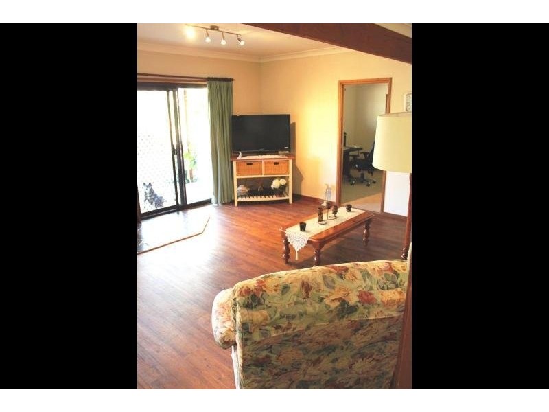 9 Mcnarry Place, Young NSW 2594