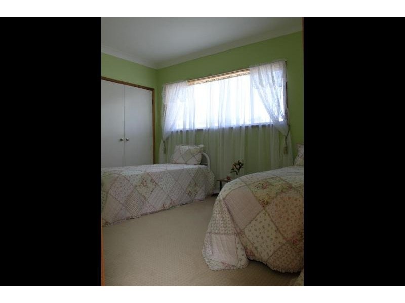 9 Mcnarry Place, Young NSW 2594