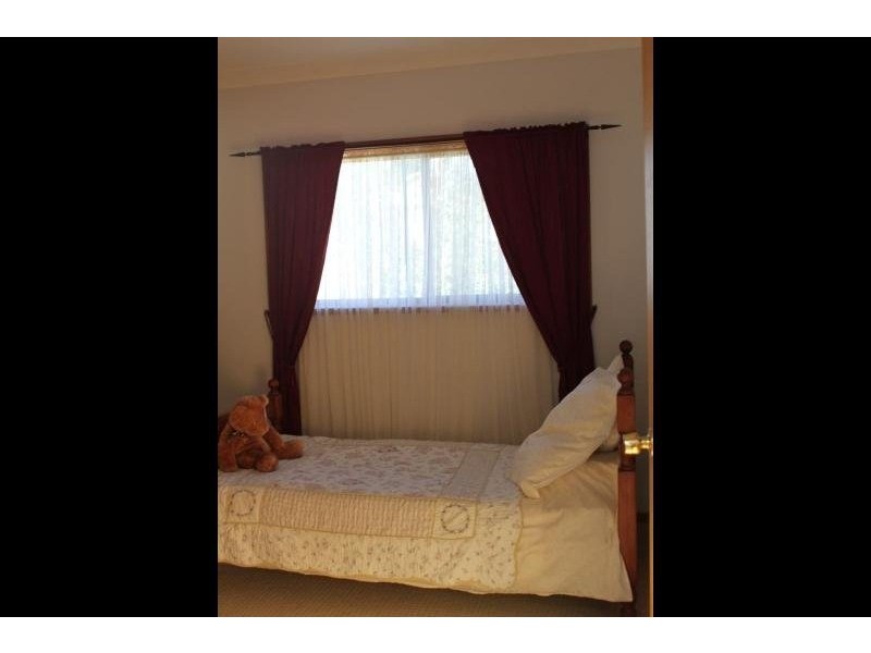 9 Mcnarry Place, Young NSW 2594