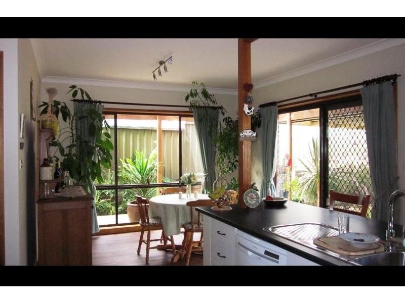 9 Mcnarry Place, Young NSW 2594