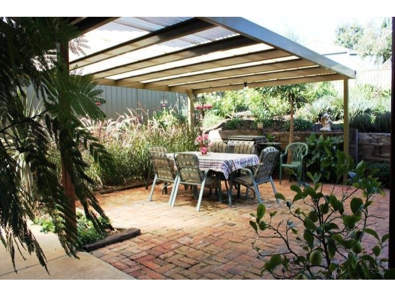 9 Mcnarry Place, Young NSW 2594