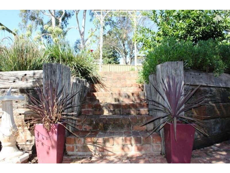 9 Mcnarry Place, Young NSW 2594