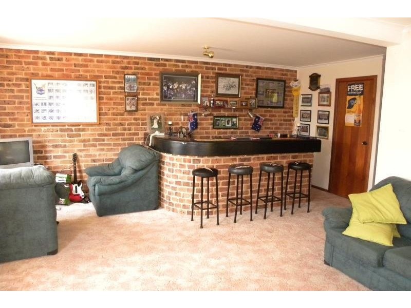 8 Back Creek Road, Young NSW 2594