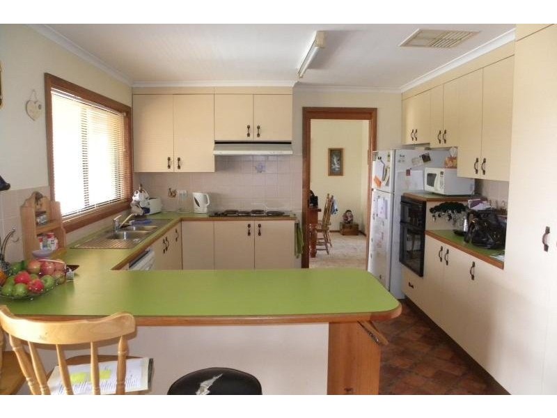 8 Back Creek Road, Young NSW 2594