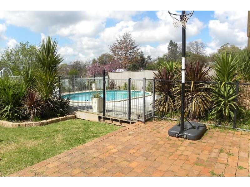 8 Back Creek Road, Young NSW 2594
