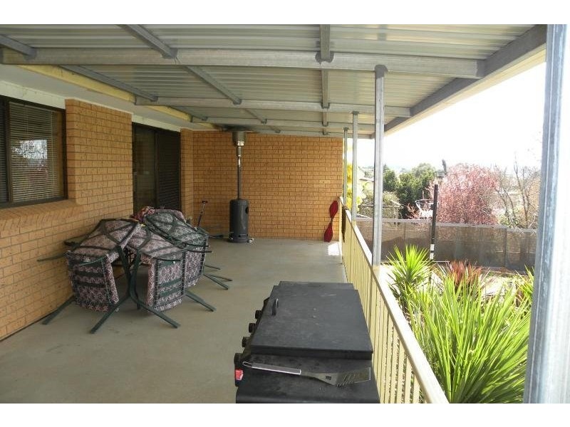 8 Back Creek Road, Young NSW 2594