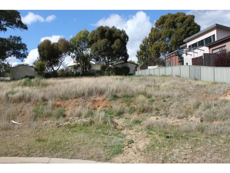 14 Bailes Crescent, Young NSW 2594