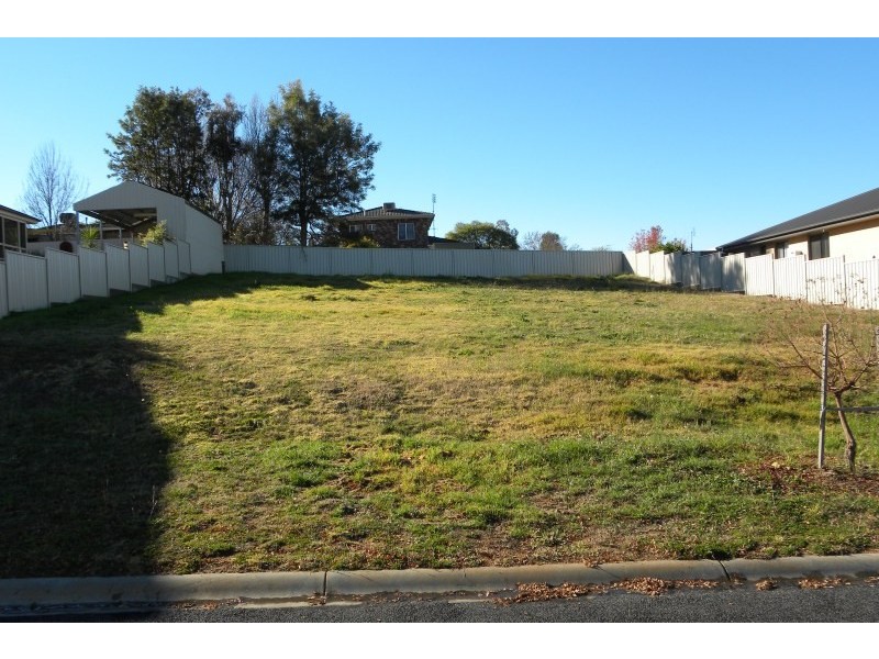 4 Bailes Crescent, Young NSW 2594