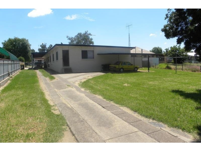 36 Murringo Street, Young NSW 2594