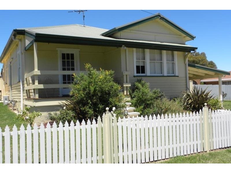 2 Stoneridge Street, Young NSW 2594