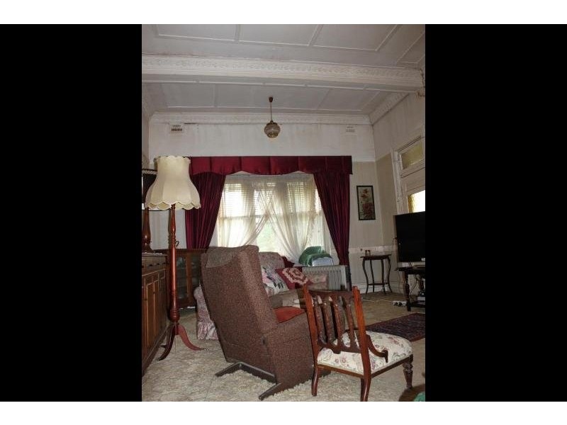 115 Edwards Street, Young NSW 2594