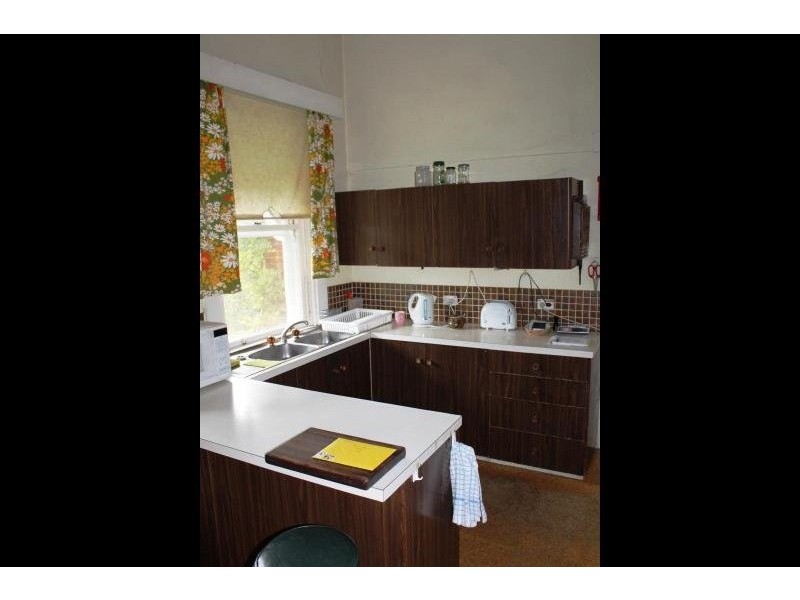 115 Edwards Street, Young NSW 2594