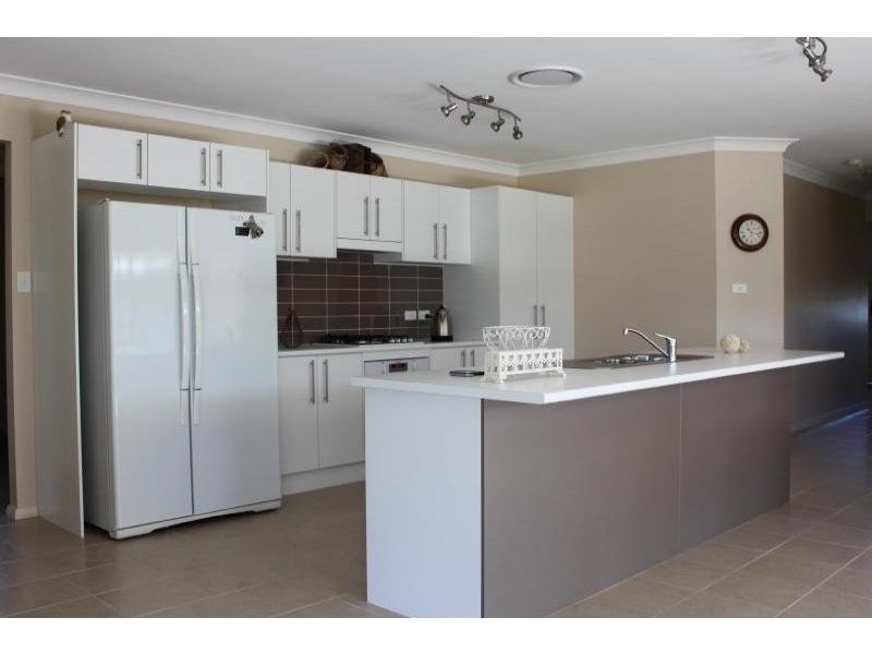 7 Garland Place, Young NSW 2594