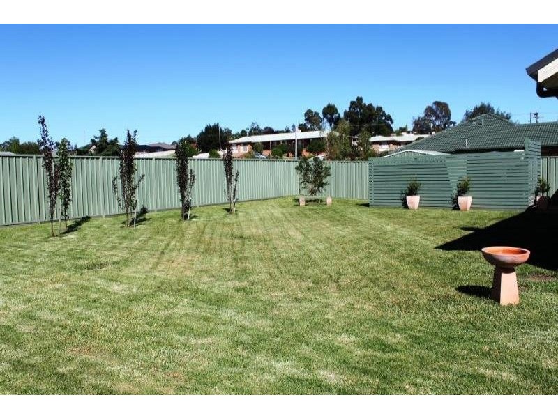 7 Garland Place, Young NSW 2594