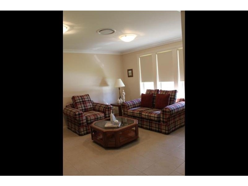 7 Garland Place, Young NSW 2594