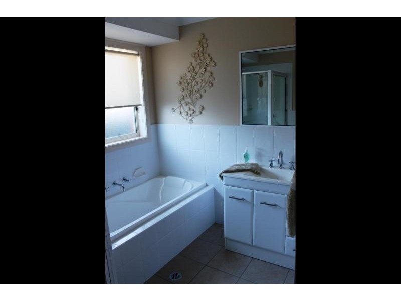 7 Garland Place, Young NSW 2594