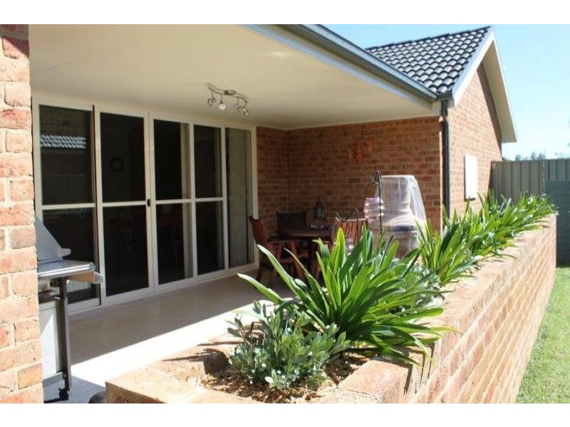 7 Garland Place, Young NSW 2594