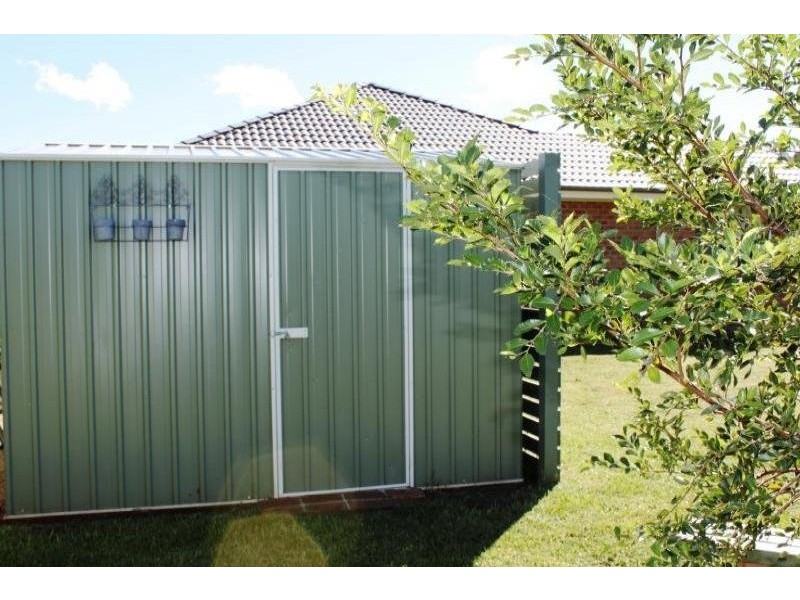 7 Garland Place, Young NSW 2594