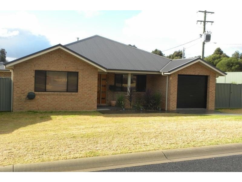 1/109 Thornhill Street, Young NSW 2594