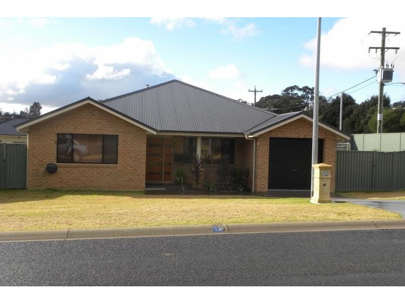 1/109 Thornhill Street, Young NSW 2594