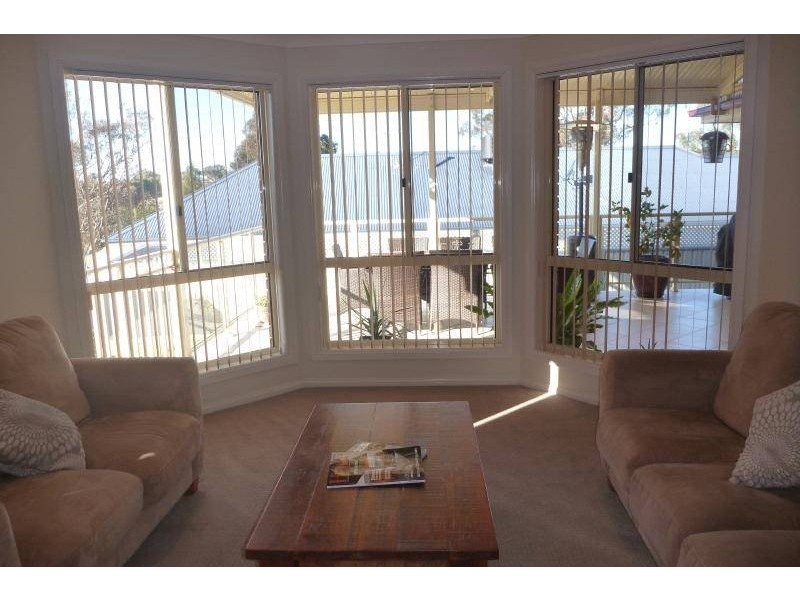 24 Mathew Street, Young NSW 2594