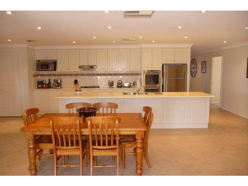 24 Mathew Street, Young NSW 2594