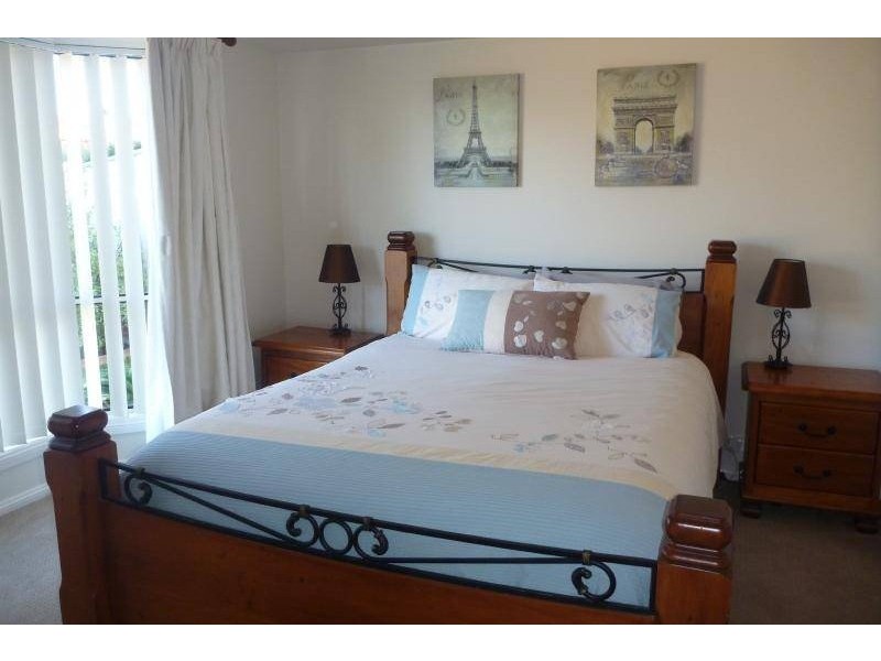 24 Mathew Street, Young NSW 2594