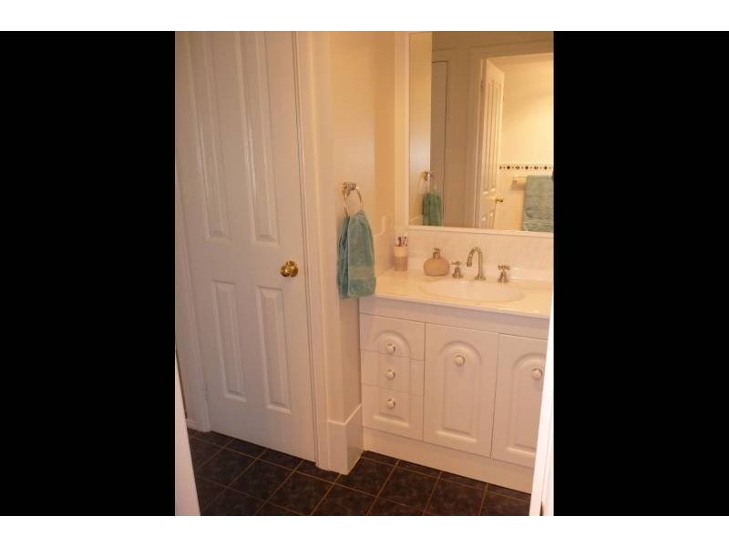 24 Mathew Street, Young NSW 2594