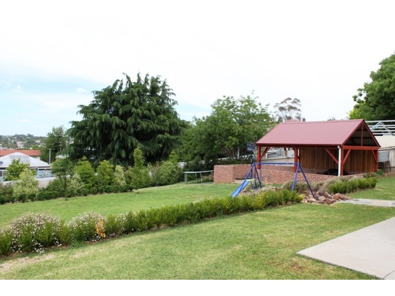 98 William Street, Young NSW 2594