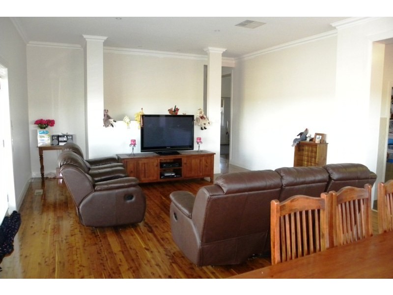 98 William Street, Young NSW 2594