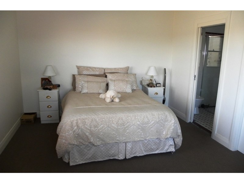 98 William Street, Young NSW 2594