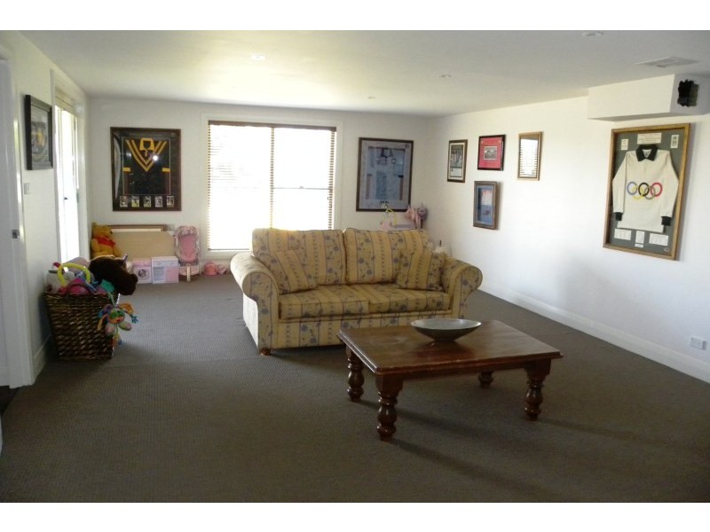 98 William Street, Young NSW 2594