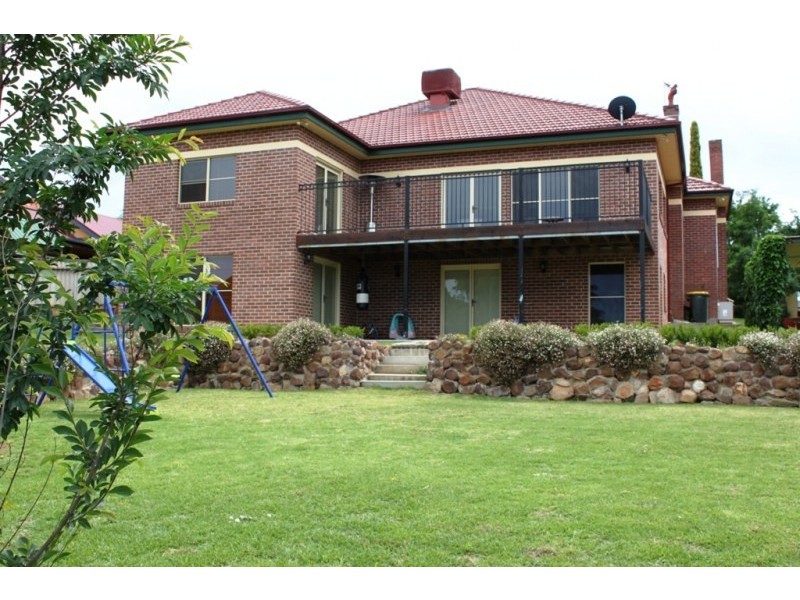 98 William Street, Young NSW 2594