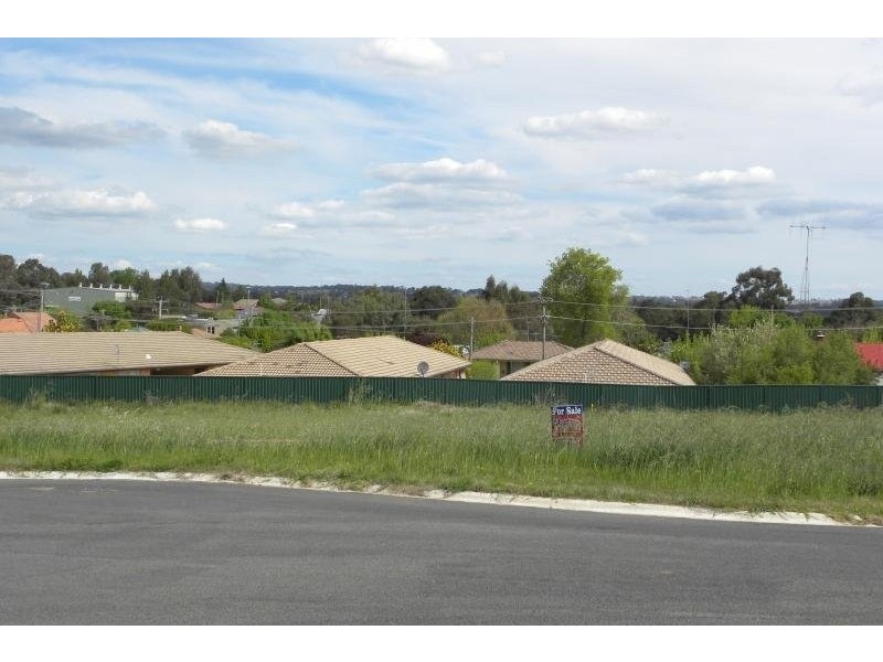 12 Molloy Place, Young NSW 2594