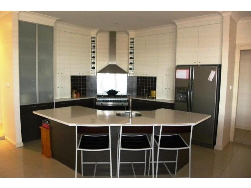 8 Gold Court, Young NSW 2594