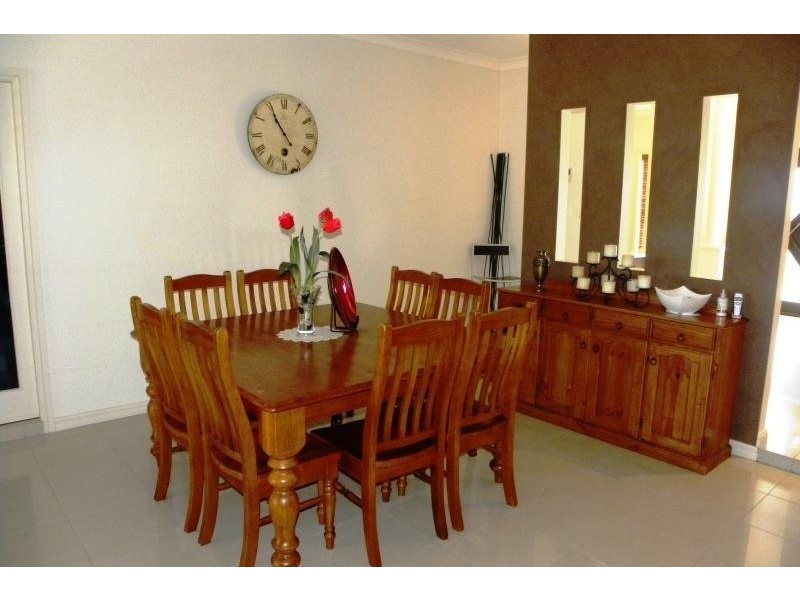 8 Gold Court, Young NSW 2594