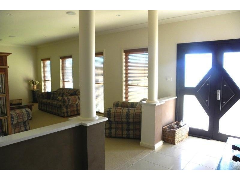 8 Gold Court, Young NSW 2594