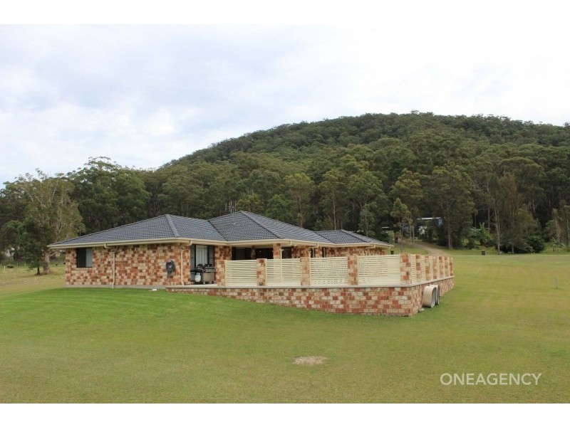 130 Neville Morton Drive, Crescent Head NSW 2440